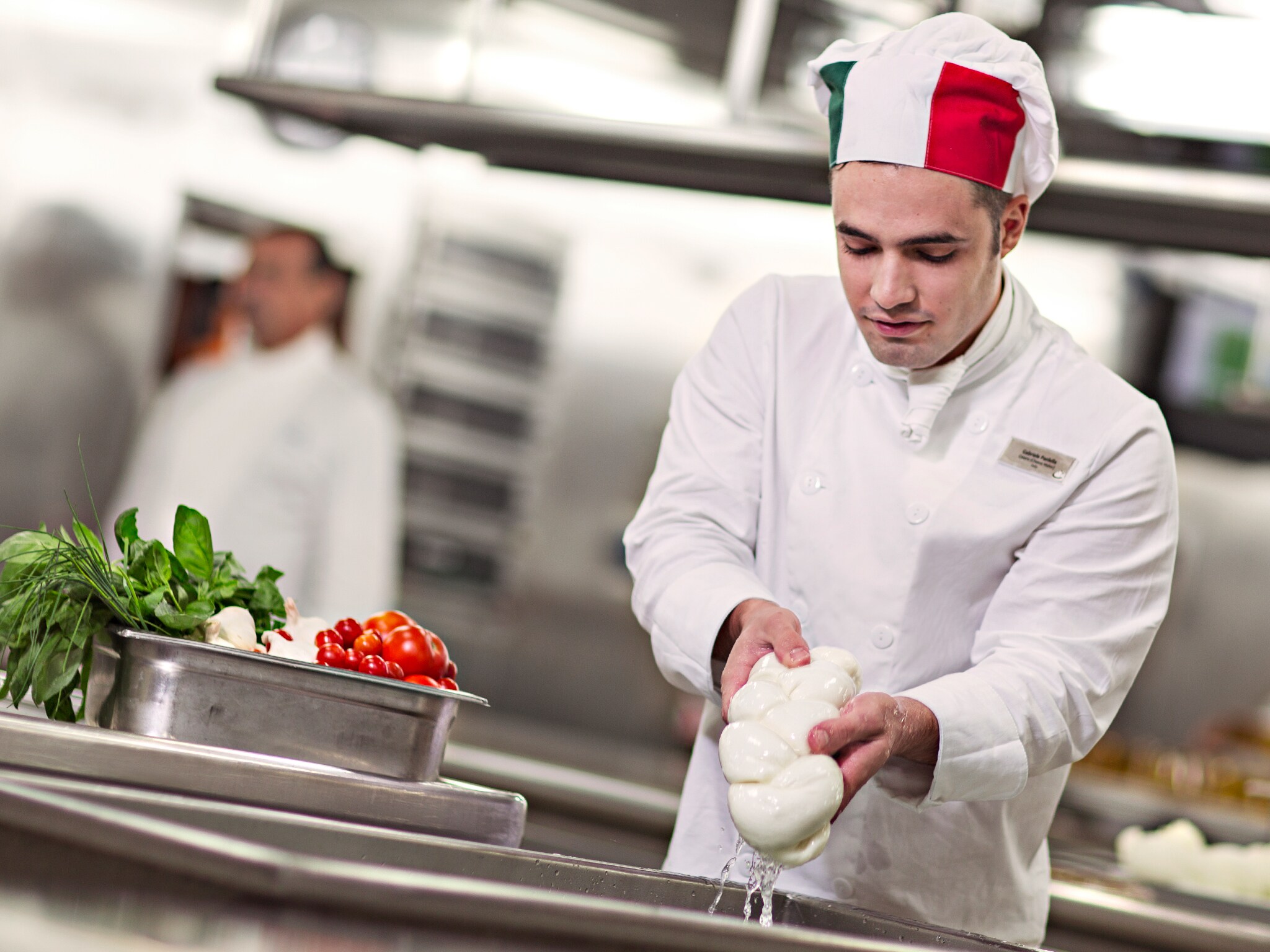 Produzione mozzarella a bordo di nave Costa